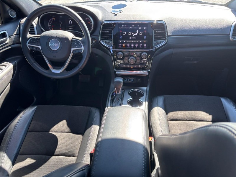 Jeep Grand Cherokee Vehicle Full-screen Gallery Image 14