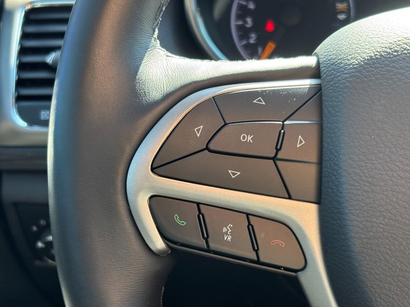 Jeep Grand Cherokee Vehicle Full-screen Gallery Image 18