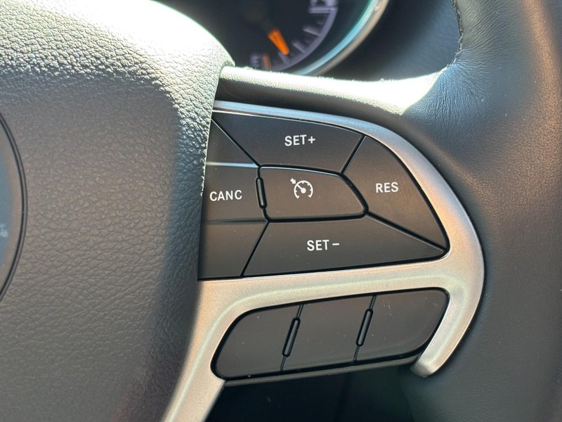 Jeep Grand Cherokee Vehicle Full-screen Gallery Image 19