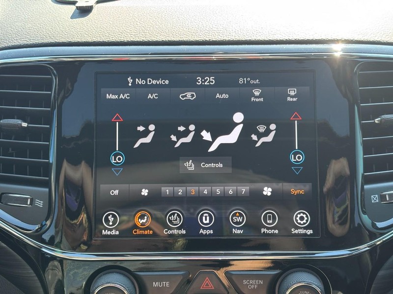 Jeep Grand Cherokee Vehicle Full-screen Gallery Image 21