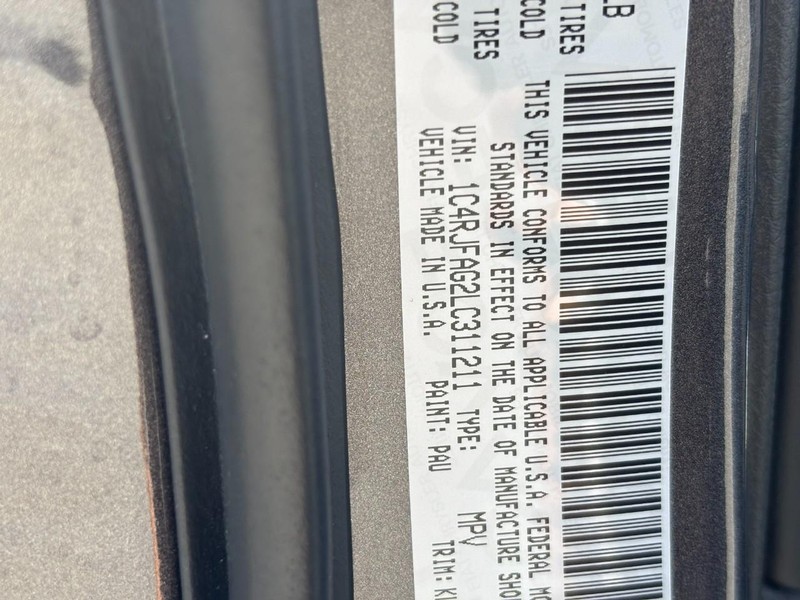 Jeep Grand Cherokee Vehicle Full-screen Gallery Image 25