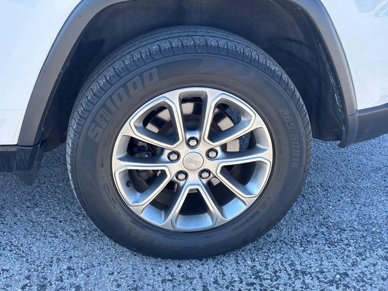 Jeep Grand Cherokee Vehicle Full-screen Gallery Image 12