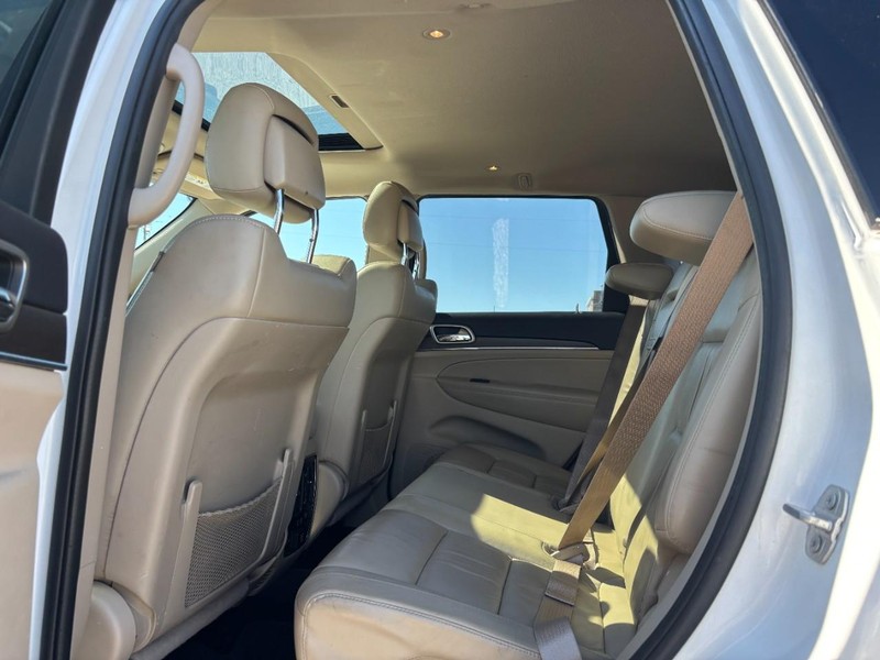 Jeep Grand Cherokee Vehicle Full-screen Gallery Image 13