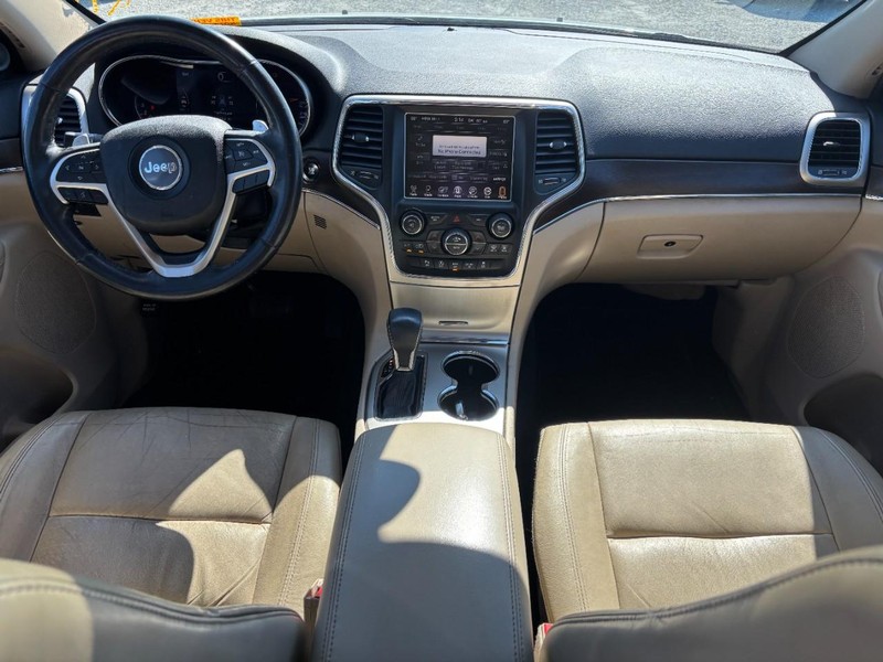 Jeep Grand Cherokee Vehicle Full-screen Gallery Image 15