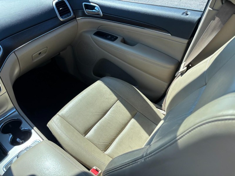 Jeep Grand Cherokee Vehicle Full-screen Gallery Image 16