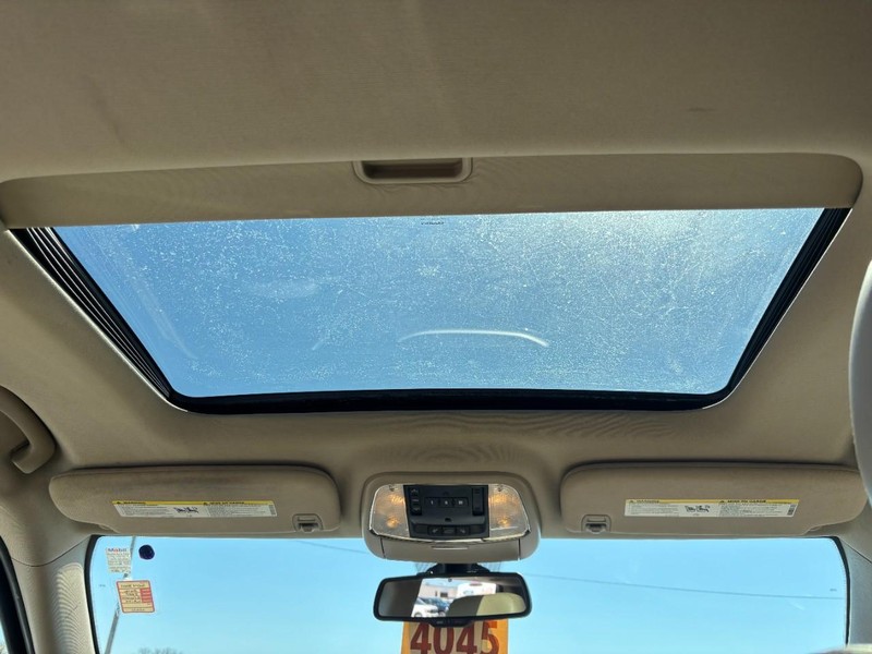 Jeep Grand Cherokee Vehicle Full-screen Gallery Image 17