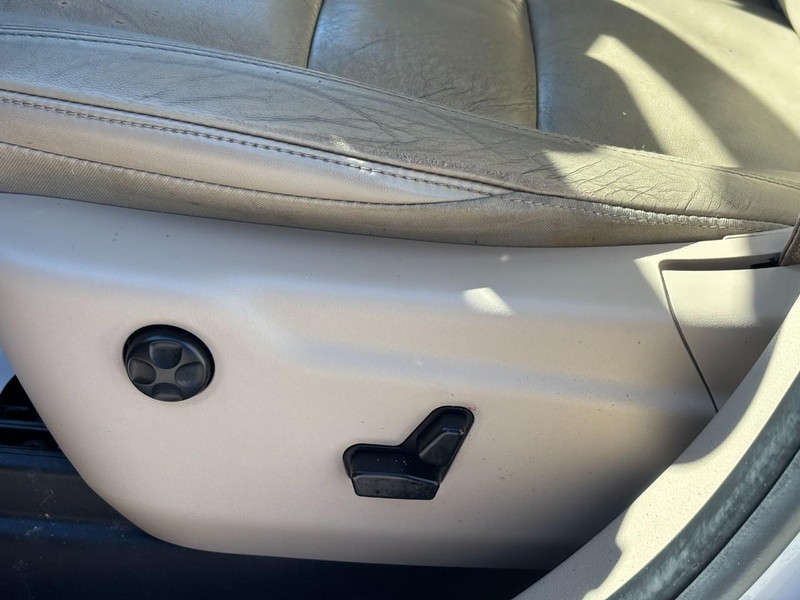 Jeep Grand Cherokee Vehicle Full-screen Gallery Image 18