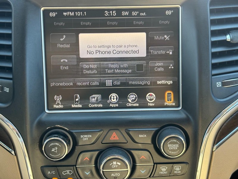 Jeep Grand Cherokee Vehicle Full-screen Gallery Image 23