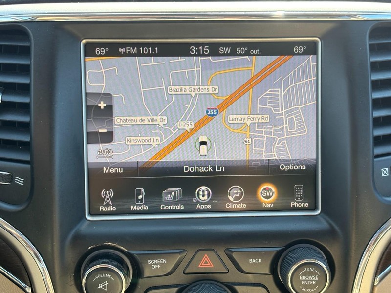 Jeep Grand Cherokee Vehicle Full-screen Gallery Image 24