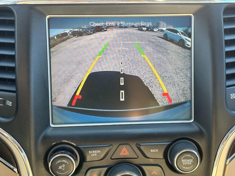 Jeep Grand Cherokee Vehicle Full-screen Gallery Image 25