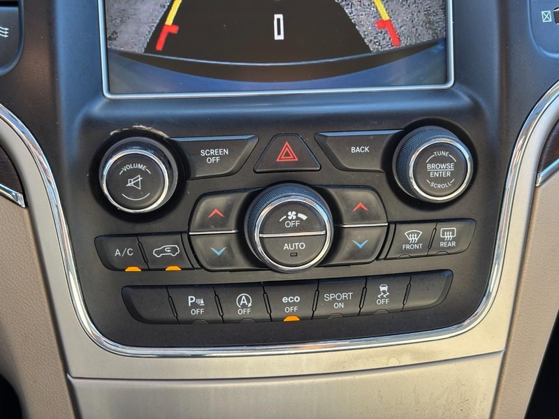 Jeep Grand Cherokee Vehicle Full-screen Gallery Image 26