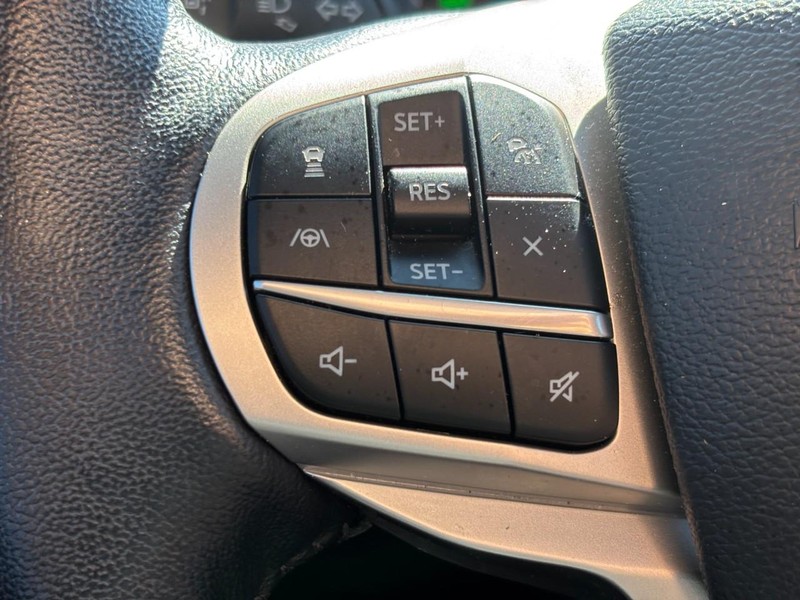 Ford Explorer Vehicle Full-screen Gallery Image 19