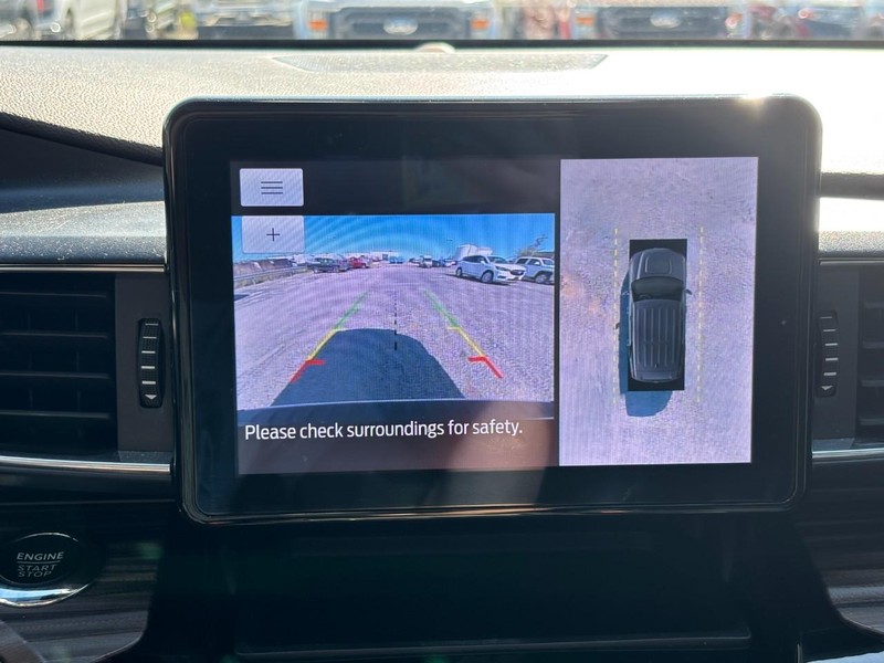 Ford Explorer Vehicle Full-screen Gallery Image 24