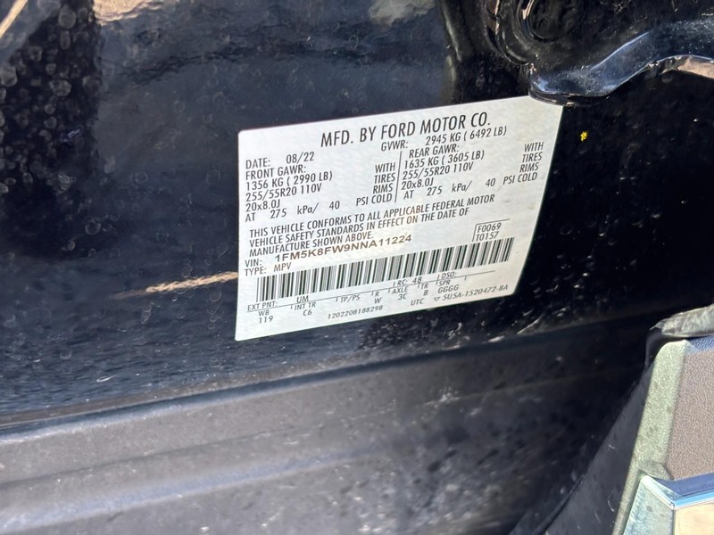 Ford Explorer Vehicle Full-screen Gallery Image 26