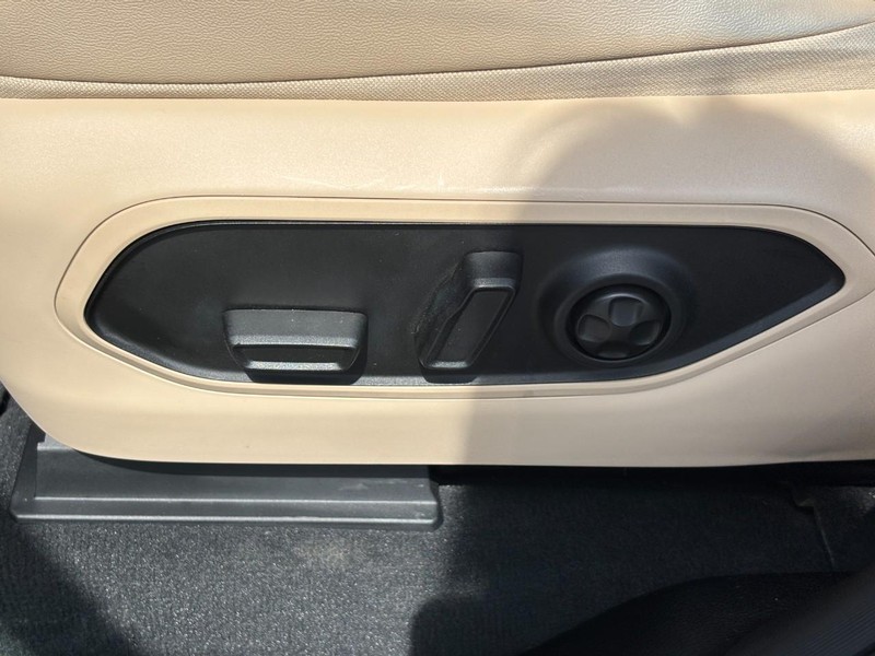 Jeep Grand Cherokee Vehicle Image 17