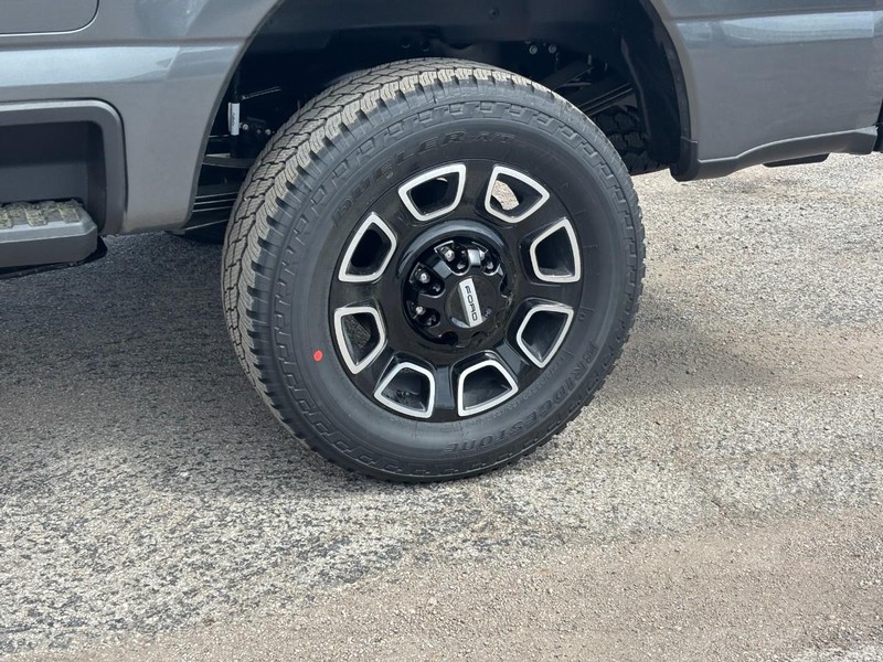 Ford Super Duty F-250 SRW Vehicle Image 11