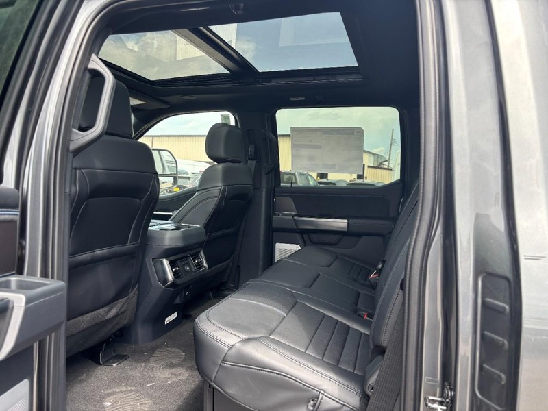Ford Super Duty F-250 SRW Vehicle Image 12