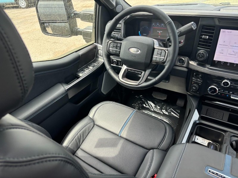 Ford Super Duty F-250 SRW Vehicle Image 13