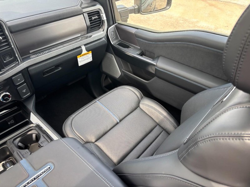 Ford Super Duty F-250 SRW Vehicle Image 15