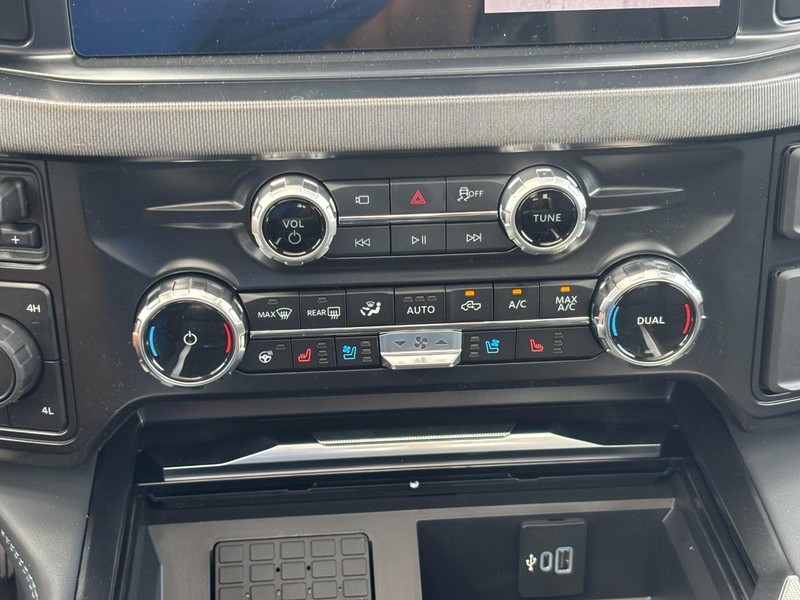 Ford Super Duty F-250 SRW Vehicle Image 24