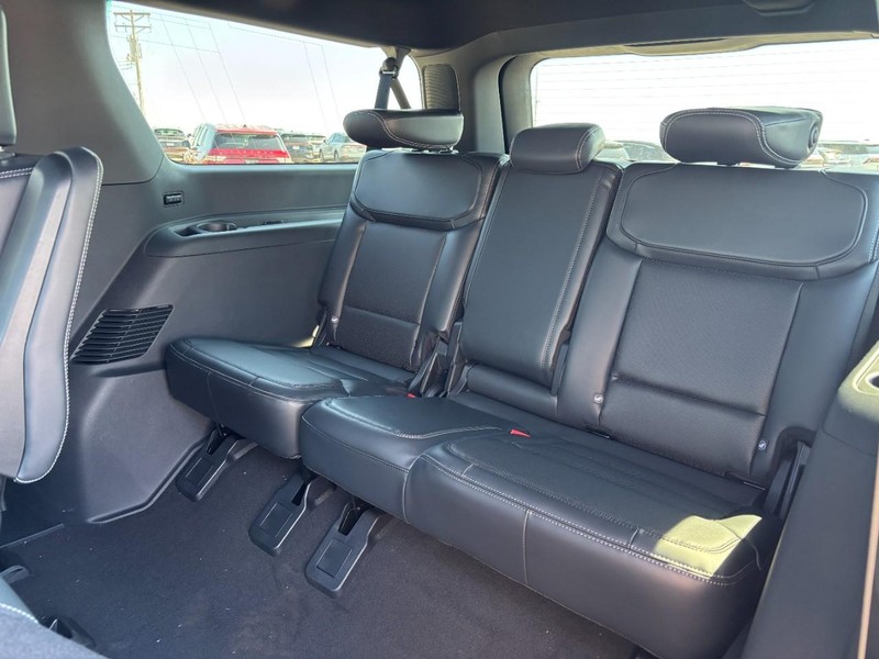 Ford Expedition Max Vehicle Full-screen Gallery Image 12