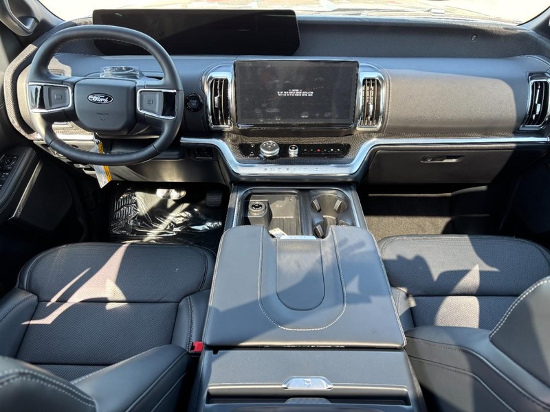 Ford Expedition Max Vehicle Full-screen Gallery Image 14