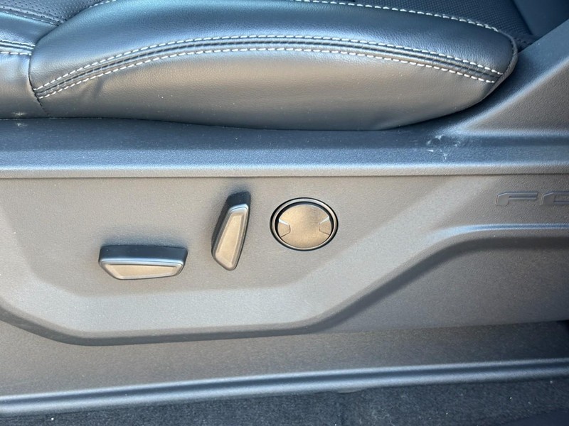 Ford Expedition Max Vehicle Full-screen Gallery Image 18