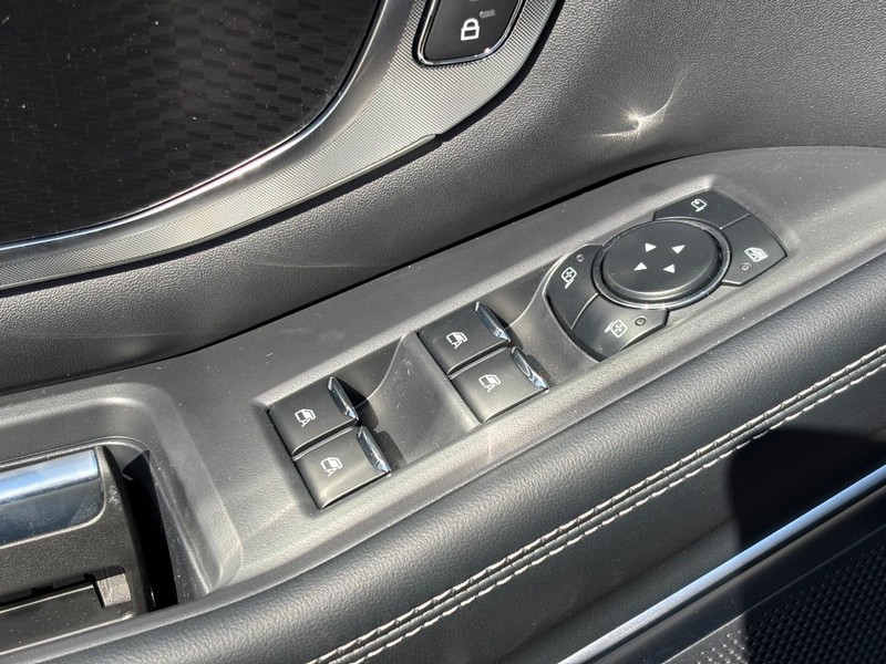 Ford Expedition Max Vehicle Full-screen Gallery Image 19