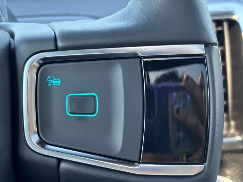 Ford Expedition Max Vehicle Full-screen Gallery Image 21