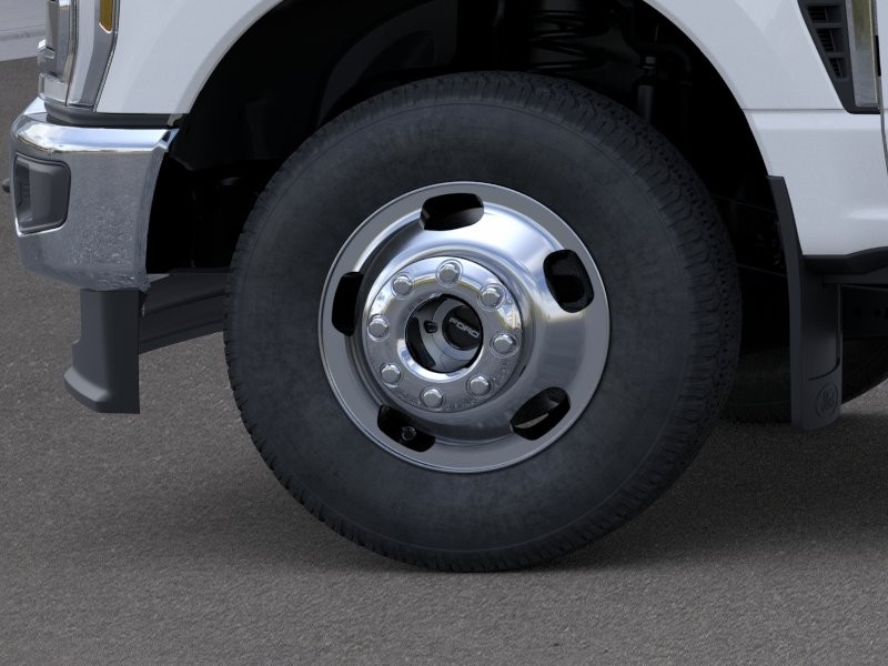 Ford Super Duty F-350 DRW Vehicle Image 21