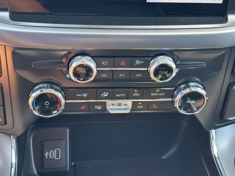Ford F-150 Vehicle Full-screen Gallery Image 25