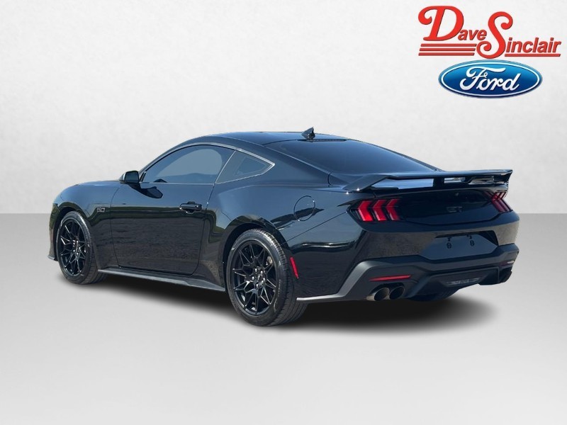 Ford Mustang Vehicle Full-screen Gallery Image 09