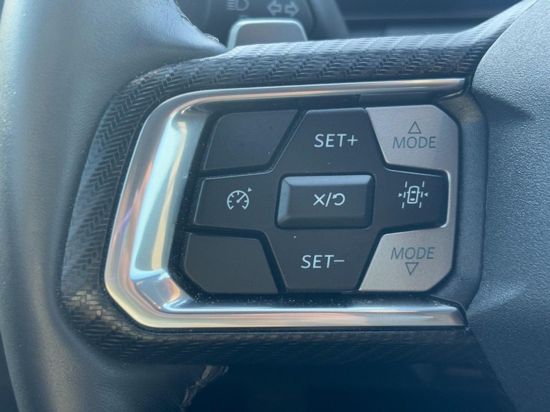 Ford Mustang Vehicle Full-screen Gallery Image 16
