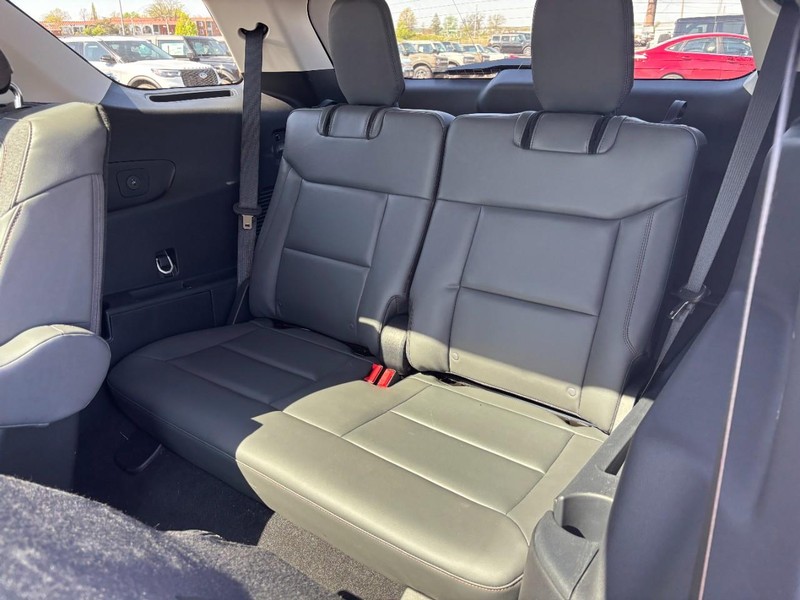 Ford Explorer Vehicle Image 12