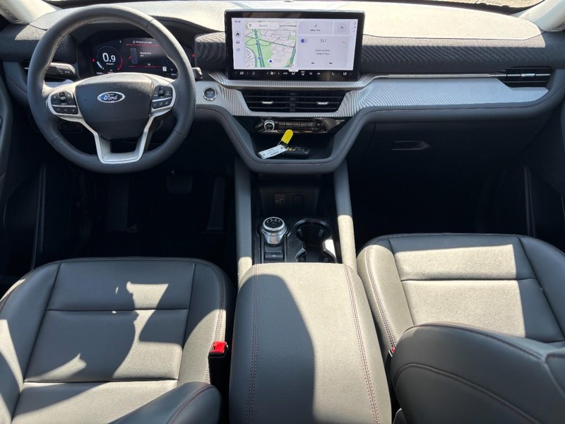 Ford Explorer Vehicle Image 14