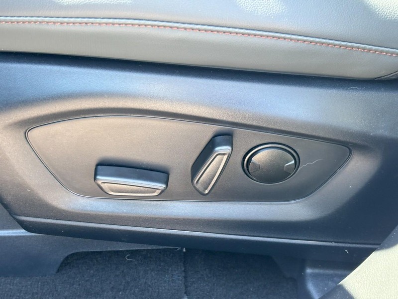 Ford Explorer Vehicle Image 18