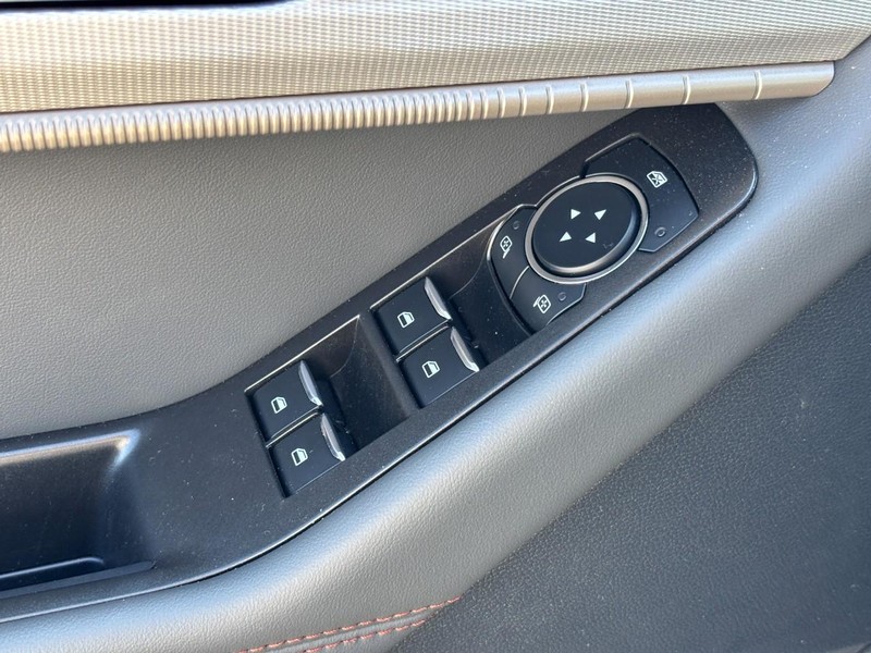 Ford Explorer Vehicle Image 19