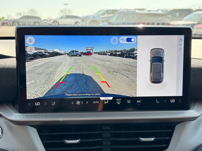 Ford Explorer Vehicle Image 24