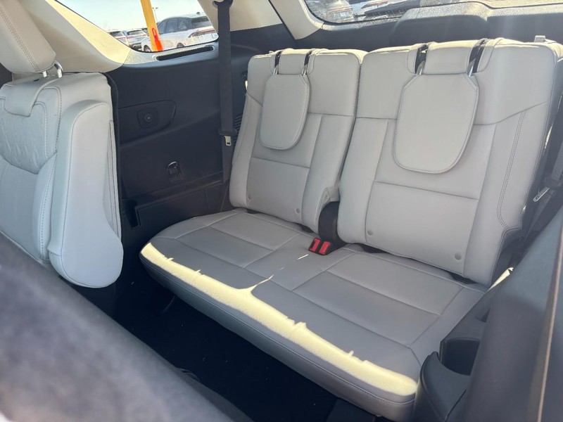 Ford Explorer Vehicle Image 12