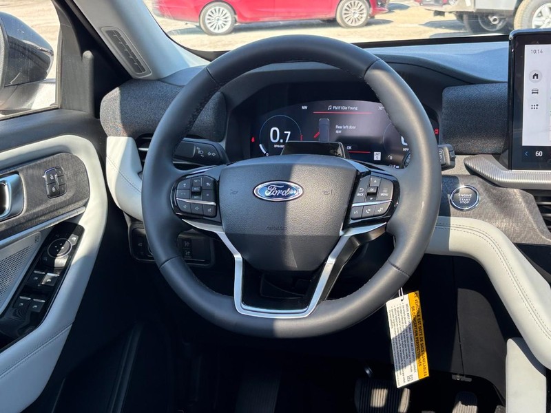 Ford Explorer Vehicle Image 15