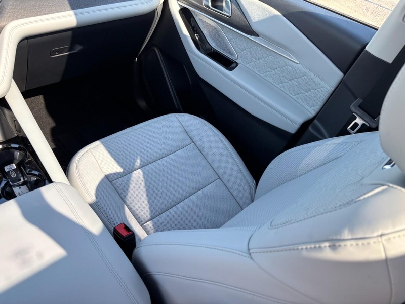 Ford Explorer Vehicle Image 17