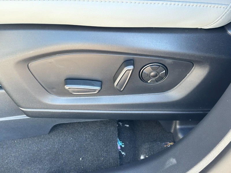 Ford Explorer Vehicle Image 18