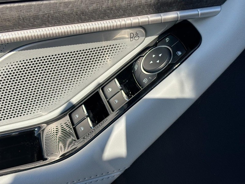 Ford Explorer Vehicle Image 19