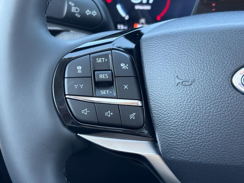 Ford Explorer Vehicle Image 20