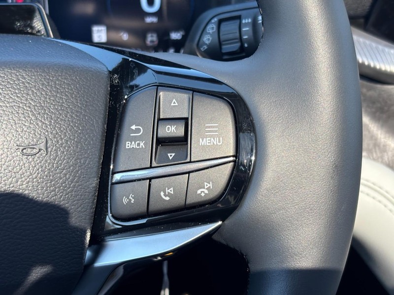 Ford Explorer Vehicle Image 21