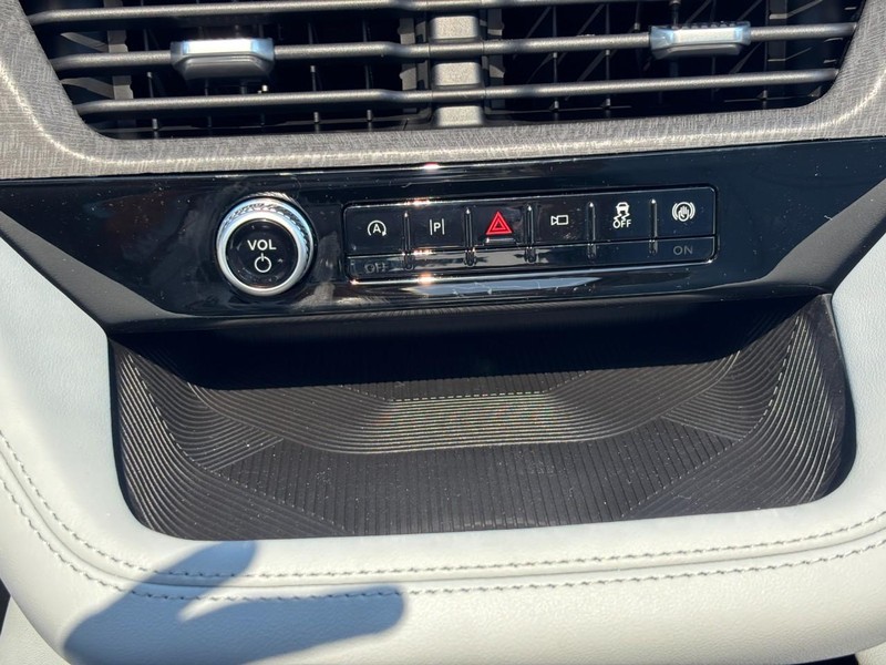 Ford Explorer Vehicle Image 25