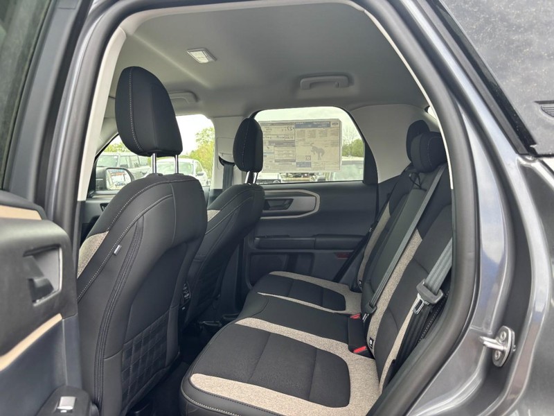Ford Bronco Sport Vehicle Full-screen Gallery Image 12