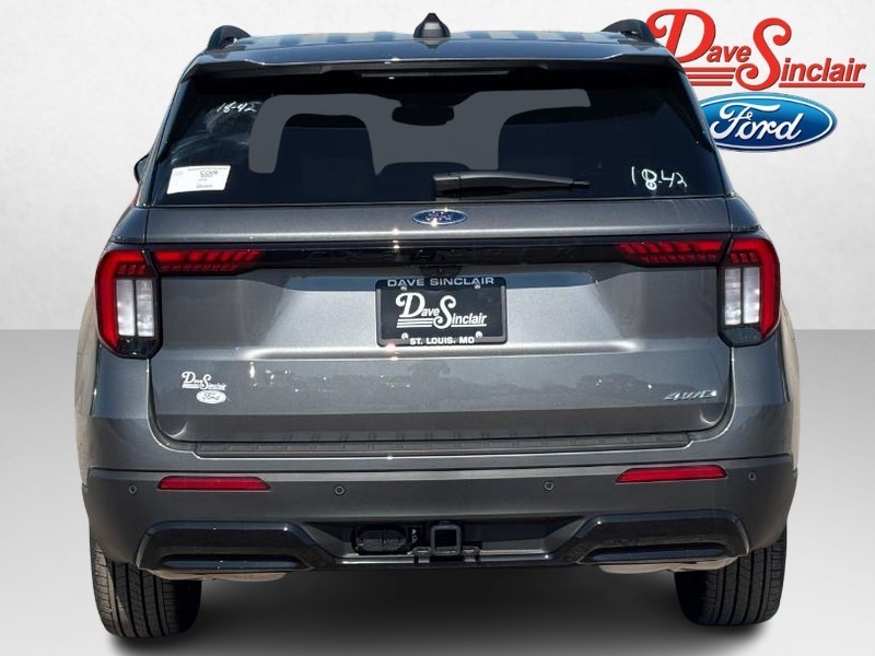 Ford Explorer Vehicle Image 09