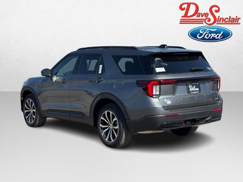 Ford Explorer Vehicle Image 10
