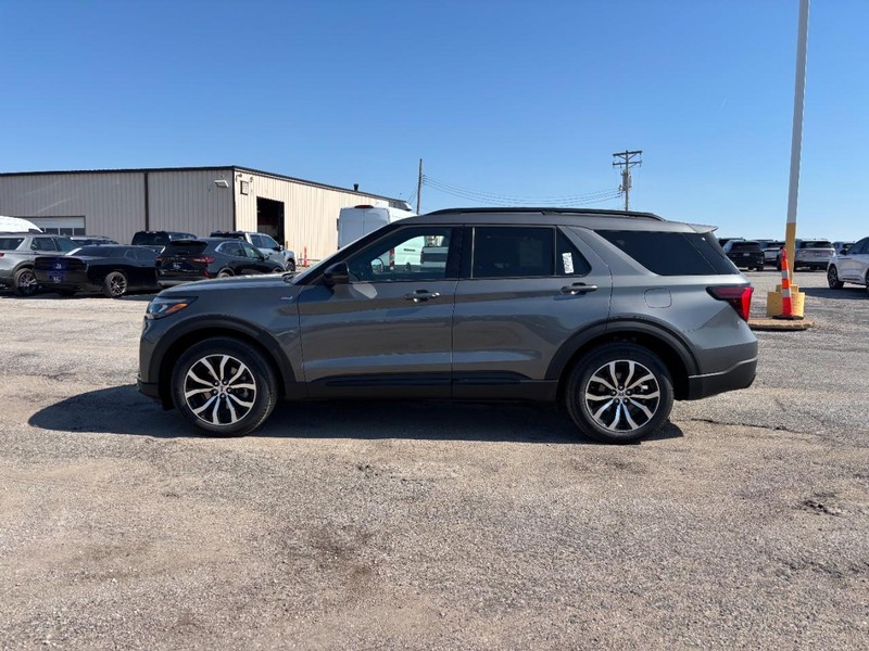 Ford Explorer Vehicle Image 11